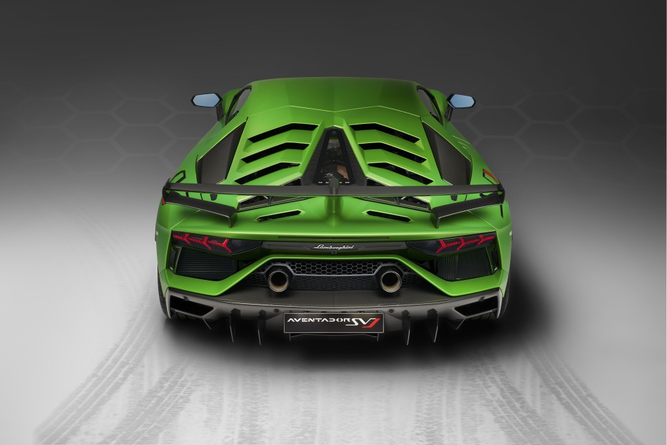 Lamborghini Aventador technical specifications and fuel economy